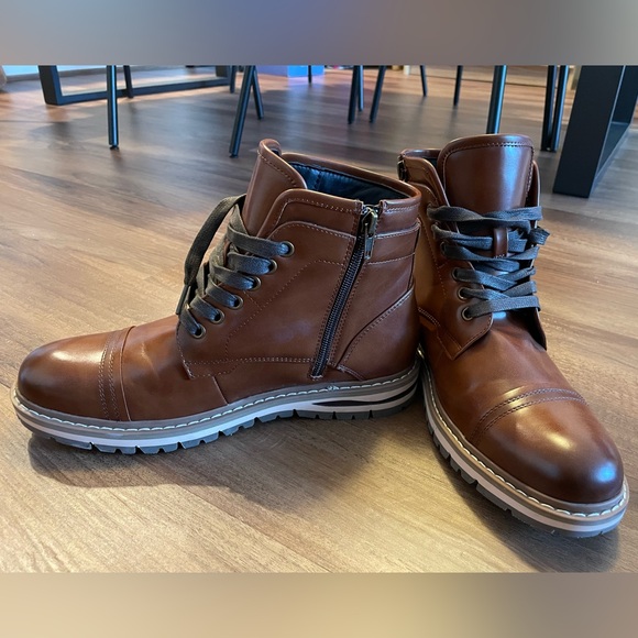 Brown boots. - Rubber sole. Size 8. - Picture 4 of 5